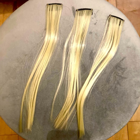Blonde clip in hair extensions - Picture 1 of 2